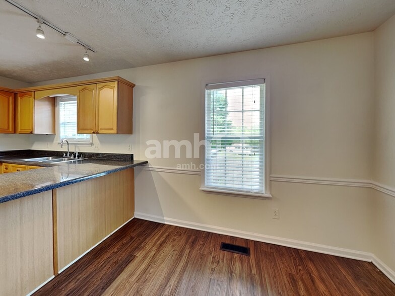 Building Photo - 643 Glenties Dr