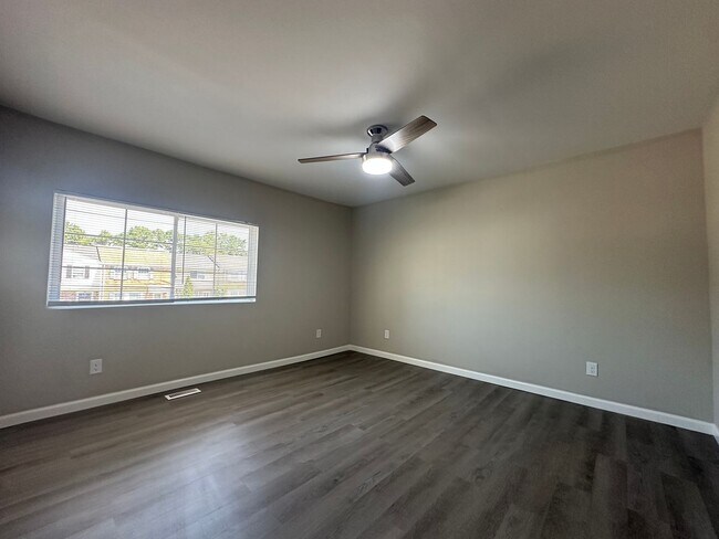 Building Photo - 606 Myrtlewood Cir