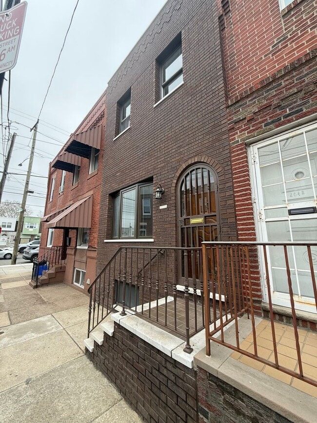 Building Photo - 17th and Oregon South Philly