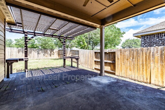 Building Photo - 8003 Oxbow Way