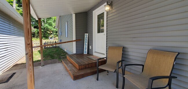 Building Photo - Furnished 3 Beds/2 Baths Old Mission Penin...