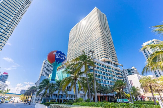 Building Photo - 4011 S Ocean Dr