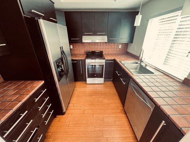 Building Photo - Mission Valley Large Two Bedroom Two Bathroom Condo for Rent