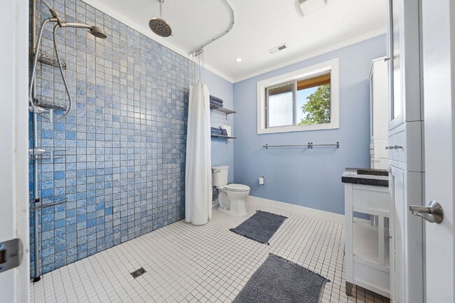 Building Photo - Peaceful Hilltop Retreat with Views | Unfurnished 5BD Executive Home on Private Knoll