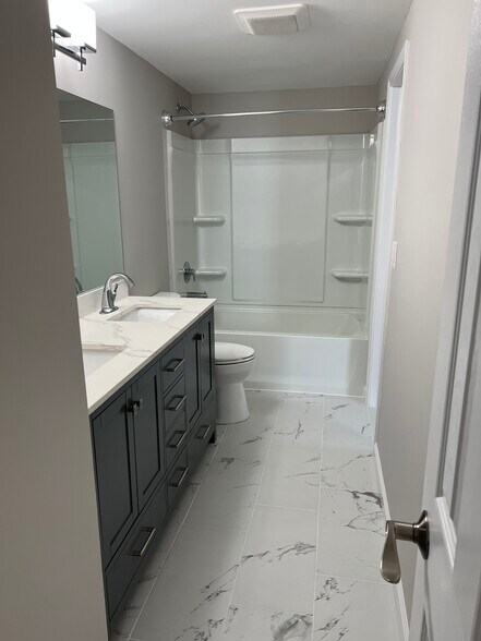 Building Photo - 45 Woodbridge Ln