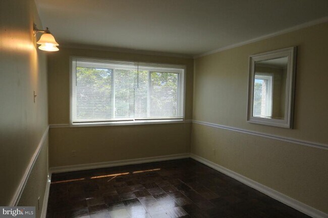Building Photo - 5801 Quantrell Ave