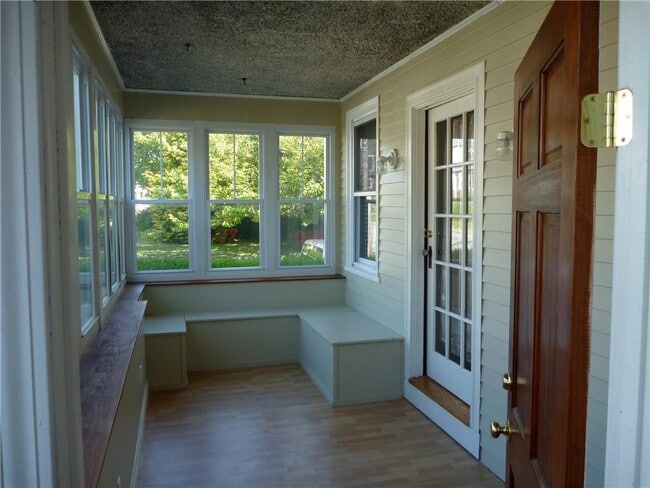 Building Photo - 132 Gibbs Ave