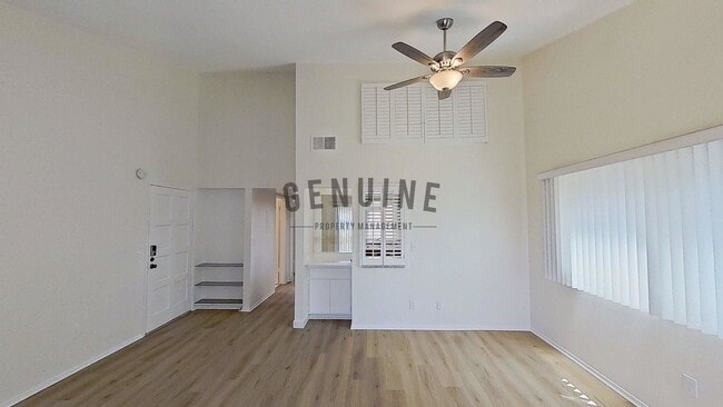Building Photo - $500 off 1st Month Rent ~ Upstairs Spaciou...