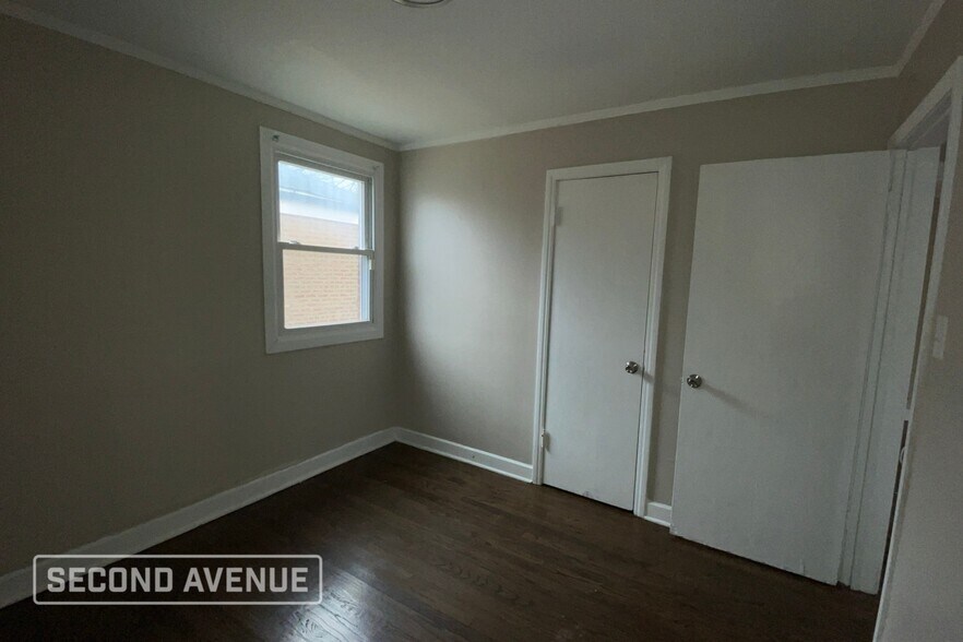 Building Photo - 10036 S Paxton Ave