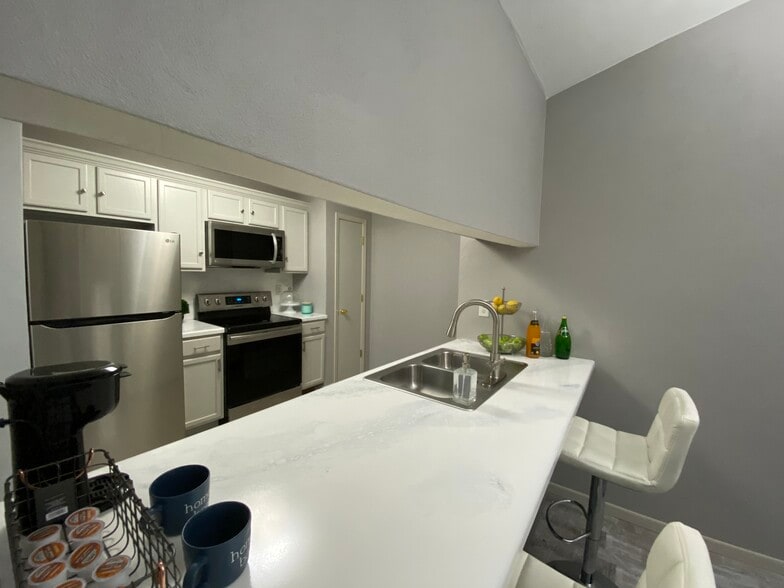 Building Photo - 1050 Minns Dr