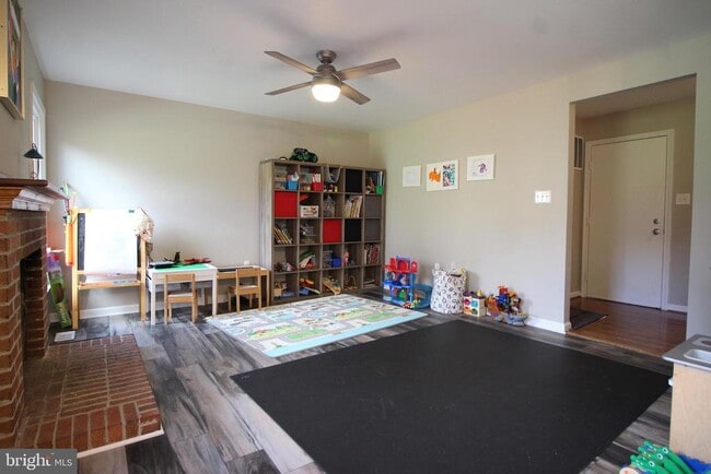 Building Photo - 21039 Emerson Ct