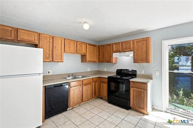 Building Photo - 3410 Victoria Cir