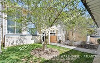 Building Photo - Beautifully Renovated 3 Bedroom Townhome i...