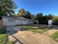 Building Photo - 6204 Dove Springs Cir