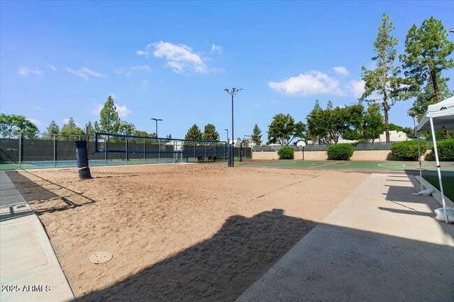 Building Photo - 5200 S Lakeshore Dr