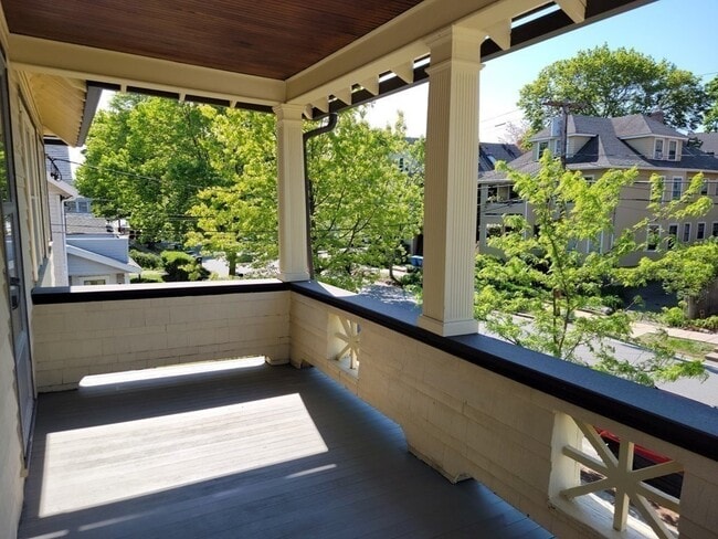 Building Photo - 133 Fairview Ave