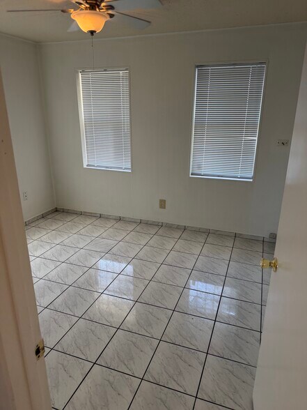 Building Photo - 1818 Joanna Ave