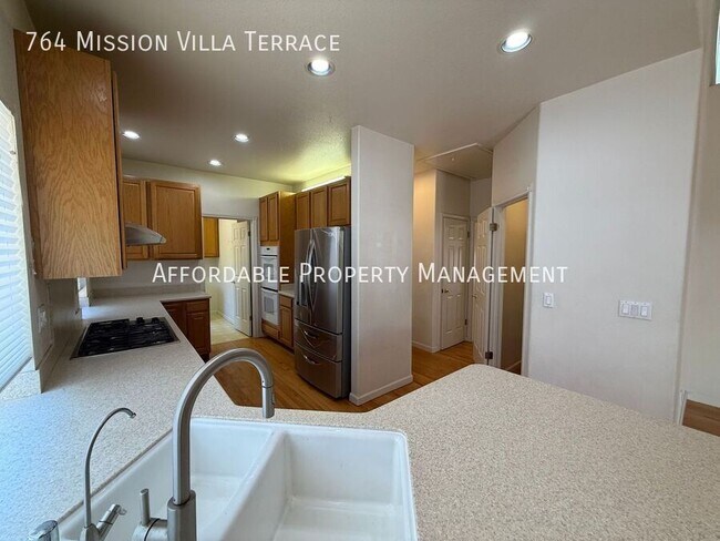 Building Photo - 764 Mission Villa Terrace