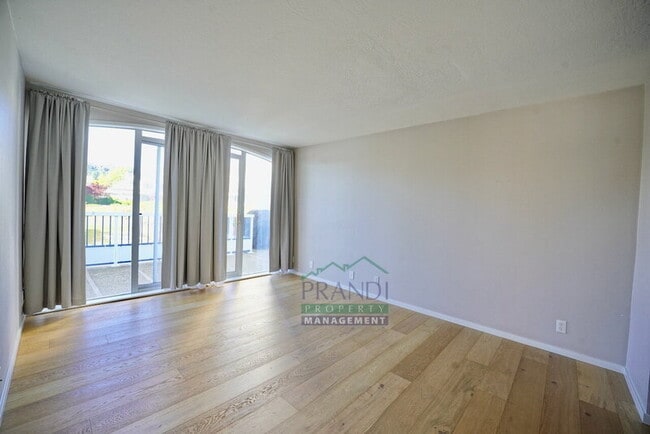 Building Photo - 5105 Shelter Bay Ave