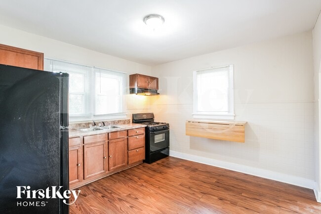 Building Photo - 410 Bangs St