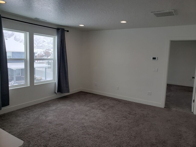 Building Photo - Trails and more at this Harvest Park Home in Mapleton!!