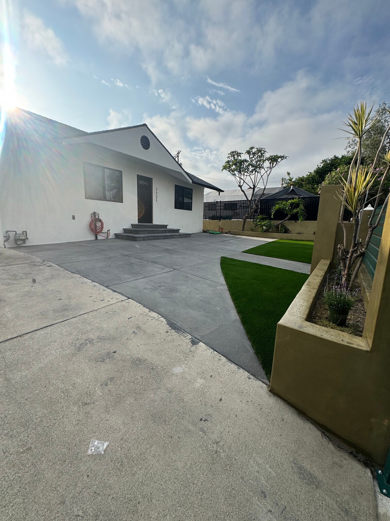 Building Photo - 1121 La Puerta St