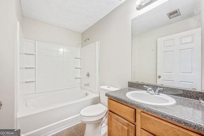 Building Photo - 13202 Fairington Ridge Cir