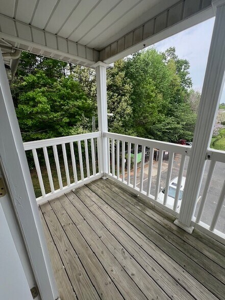 Building Photo - 905 Hanahan Ct