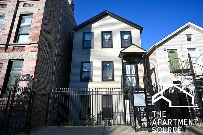 Building Photo - 1142 W 17th Pl