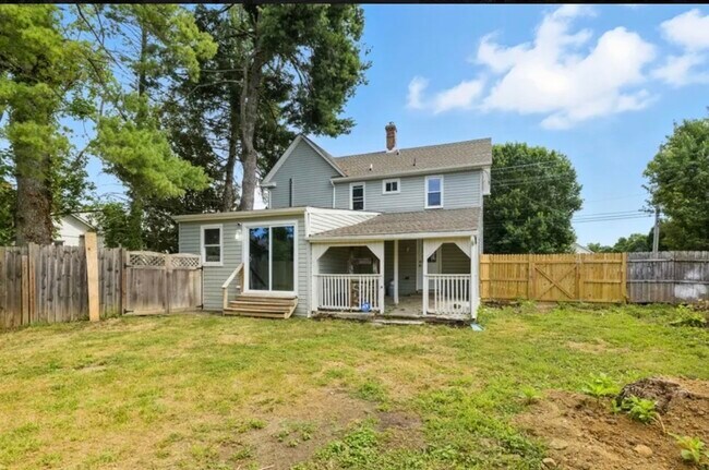 Building Photo - Rolling Rd