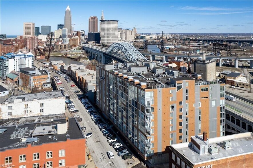 Primary Photo - 2222 Detroit Ave
