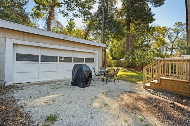 Building Photo - 220 Cleland St