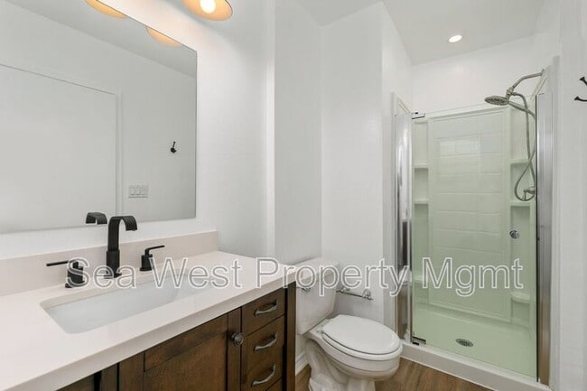Building Photo - 2517 Navarra Dr