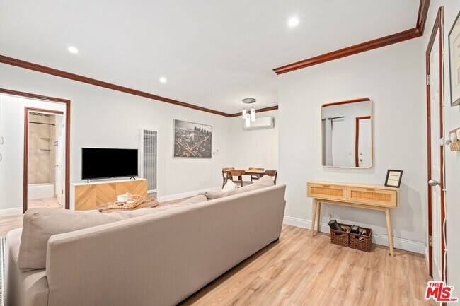 Building Photo - 1330 S Barrington Ave