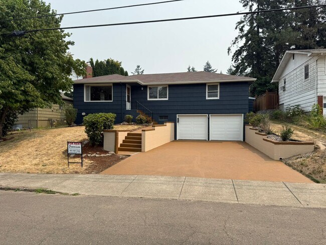 Building Photo - Beautiful Four Bedroom Home in South Salem with Large Backyard and New Paver Patio!