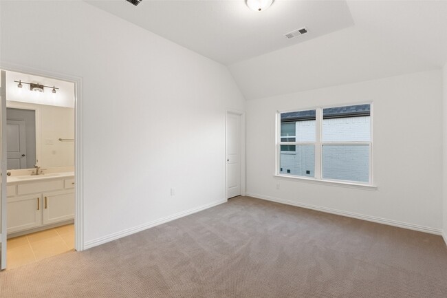 Building Photo - 2380 Rainforest Dr