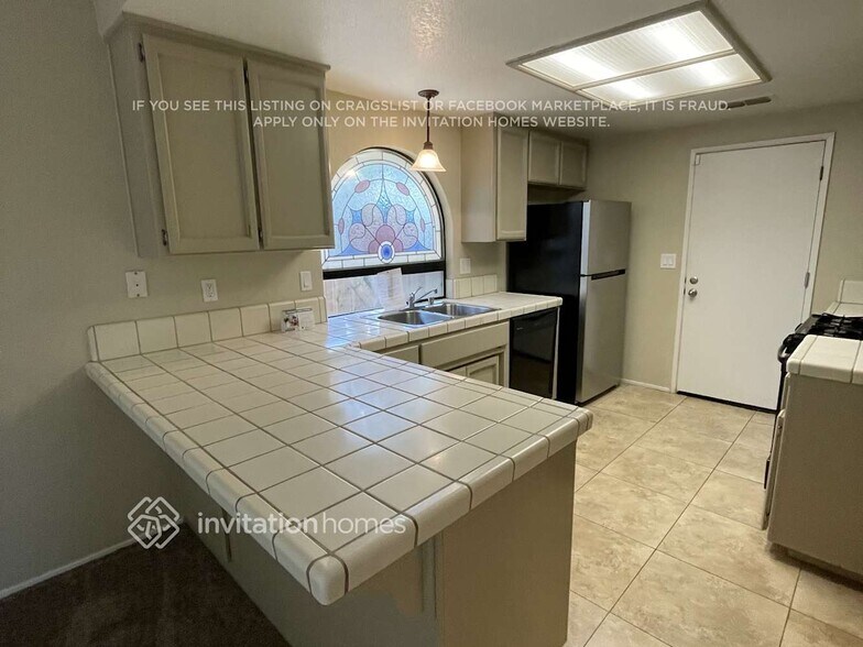 Building Photo - 3704 Pinehill Way