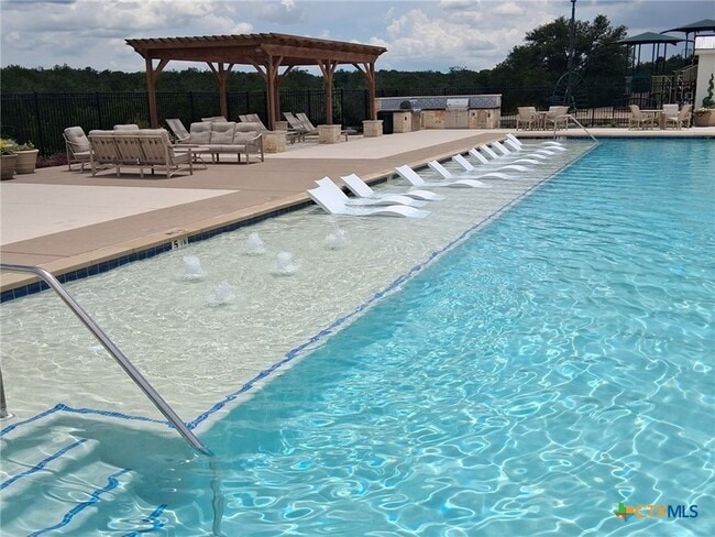 Building Photo - 253 Villars Dr