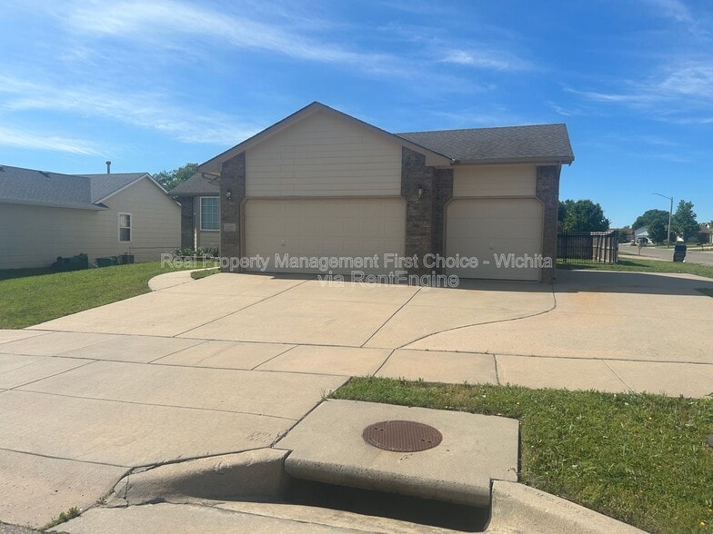 Building Photo - 10805 E Funston St