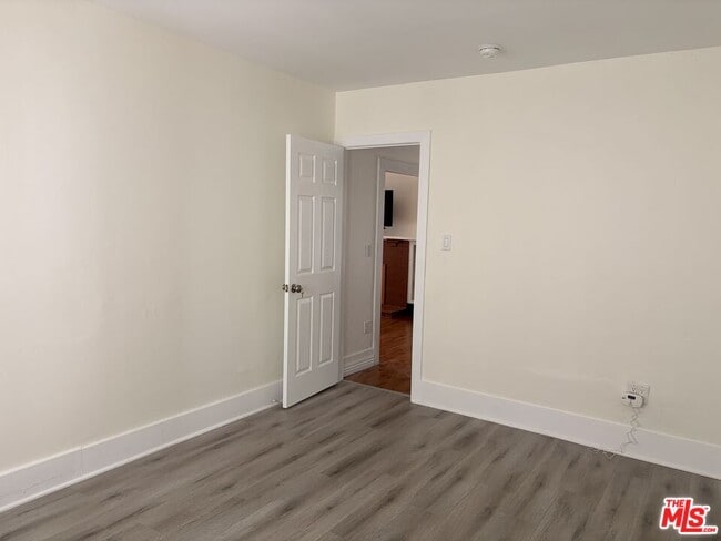Building Photo - 1183 W 37th Dr