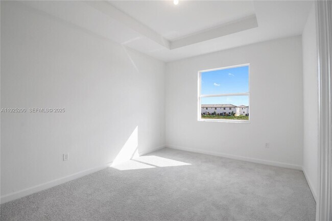 Building Photo - 2747 SE 25th Ave