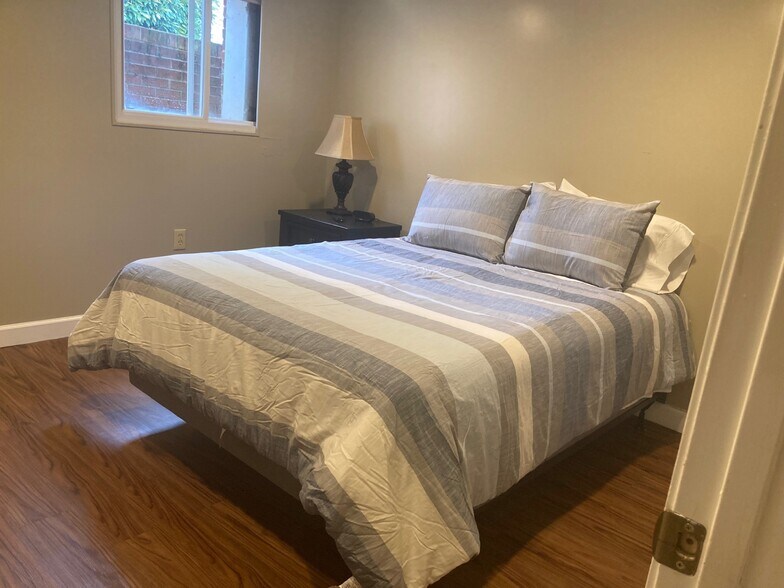 Building Photo - 4047 Martha's Vineyard