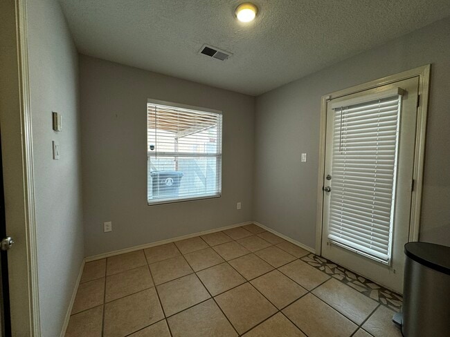 Building Photo - 10712 Stanley Dr NW