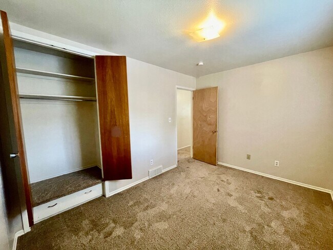 Building Photo - 1113-1115 Hays St