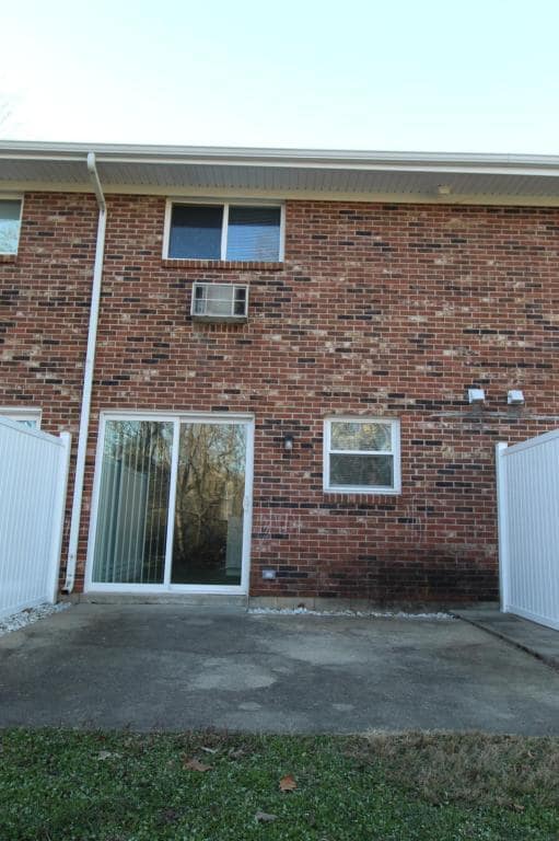 Building Photo - 708 N Main St