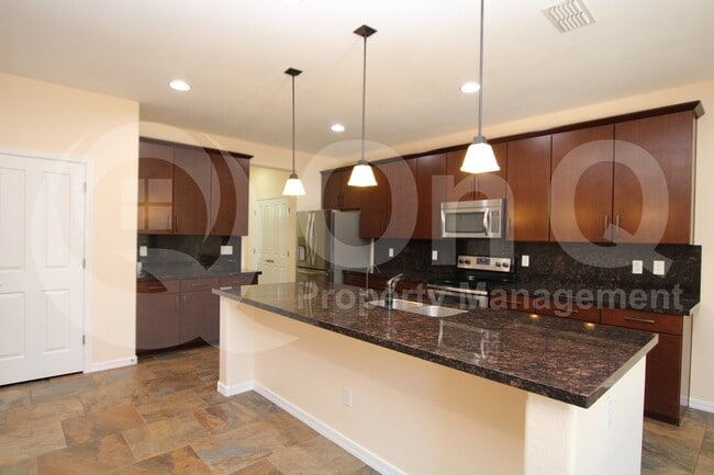 Building Photo - 1465 E Ibis St