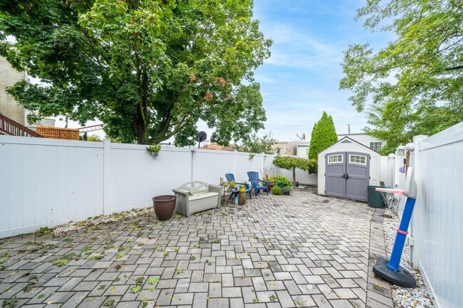 Building Photo - 67A Columbia Ave