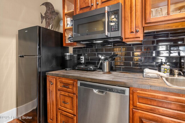 Building Photo - 1236 E Broadway