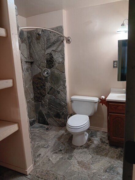 2nd Bathroom - 3943 Stevensville River Rd