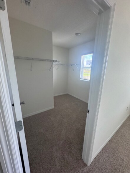 Building Photo - 2309 Hidden Palm Dr
